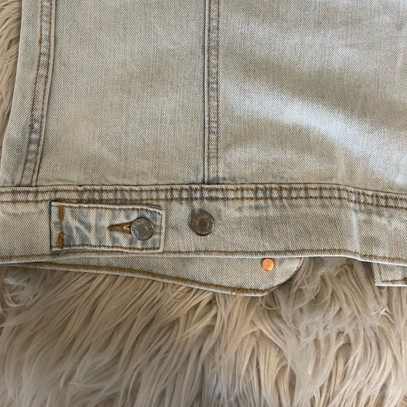 Light wash | Denim Jacket | Floral Embroidery Detail - Picture 15 of 16
